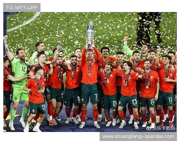 德约苦战挺进上海赛八强 C罗荣获葡萄牙环球声望奖 德约苦战挺进上海赛八强 C罗荣获葡萄牙环球声望奖