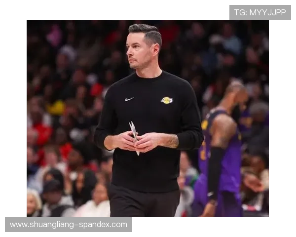 雷迪克:斯玛特场上对抗强悍 但至少应有一次出手机会 雷迪克:斯玛特场上对抗强悍 但至少应有一次出手机会