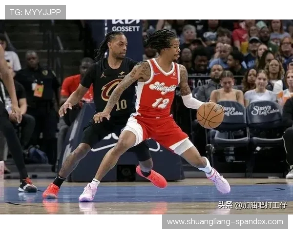 莫兰特半场表现全面砍下10分3板7助串联球队展现核心价值 莫兰特半场表现全面砍下10分3板7助串联球队展现核心价值