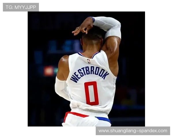 威少国王首秀半场6中1仅得3分5板 但正负值+9展现积极贡献 威少国王首秀半场6中1仅得3分5板 但正负值+9展现积极贡献